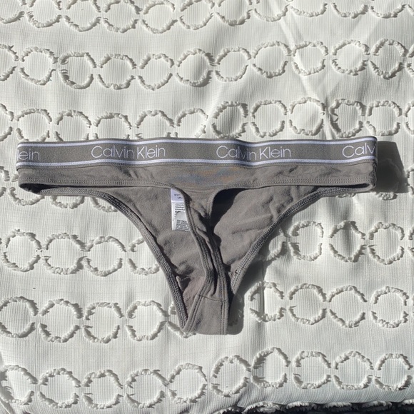 Calvin Klein underwear thongs - Picture 3 of 7